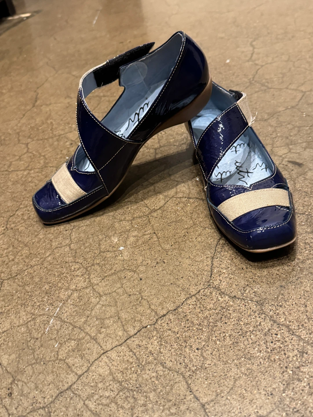 Tour en Ville Navy Patent Mary Jane Flats