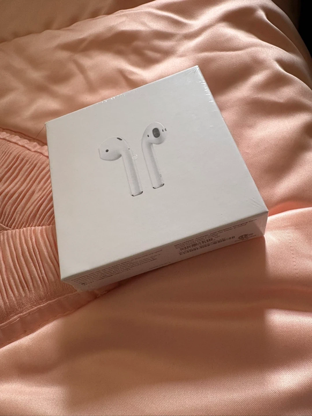Apple AirPods with Wireless Charging Case