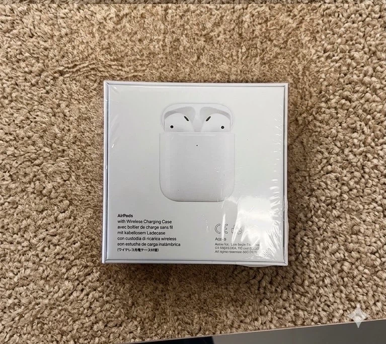 Apple AirPods with Wireless Charging Case - photo 2