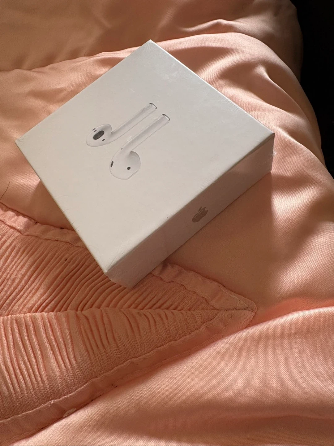 Apple AirPods with Wireless Charging Case - photo 3