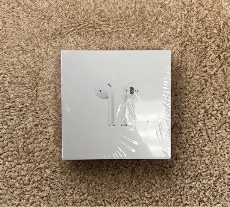 Apple AirPods with Wireless Charging Case - photo 4