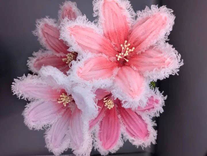 Bouquet of assorted pipe cleaner flowers - photo 3