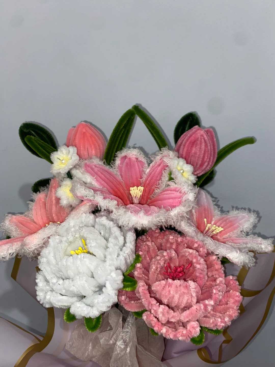Bouquet of assorted pipe cleaner flowers - photo 4