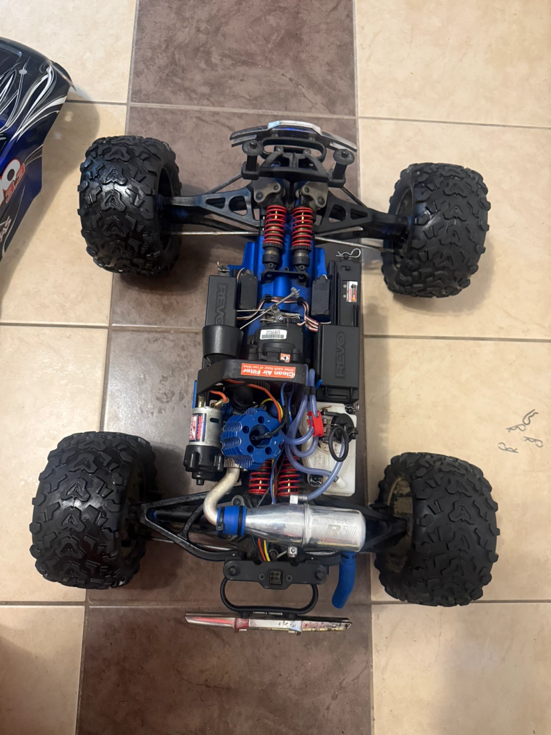 TRAXXAS REVO RC Monster Truck - photo 2