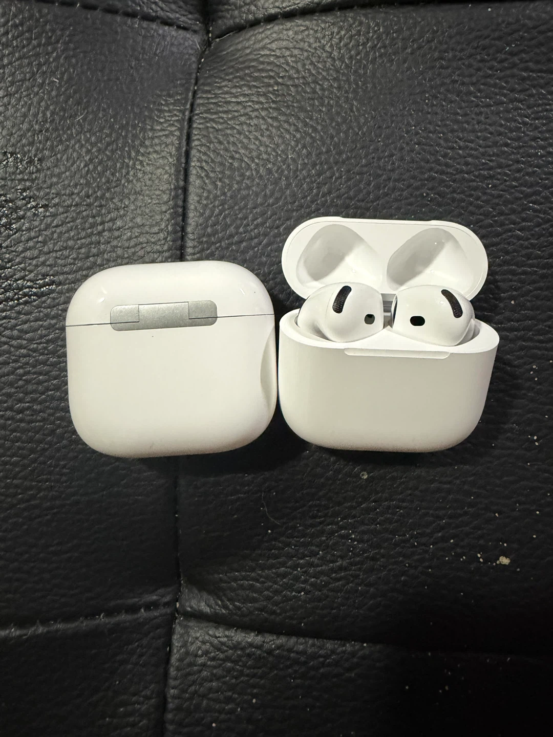 AirPods Pro (2nd Gen) and AirPods 4 - photo 2
