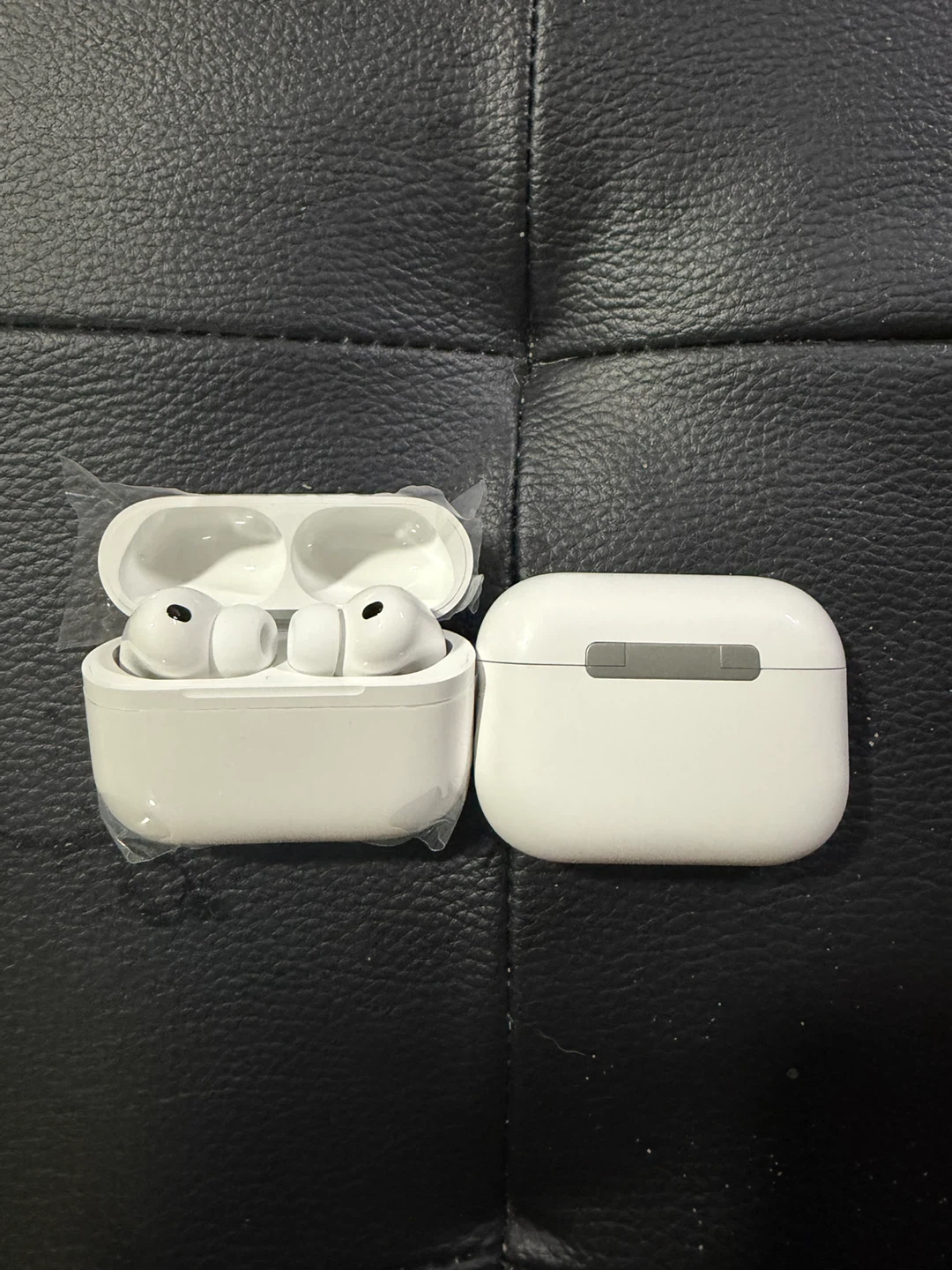 AirPods Pro (2nd Gen) and AirPods 4 - photo 4