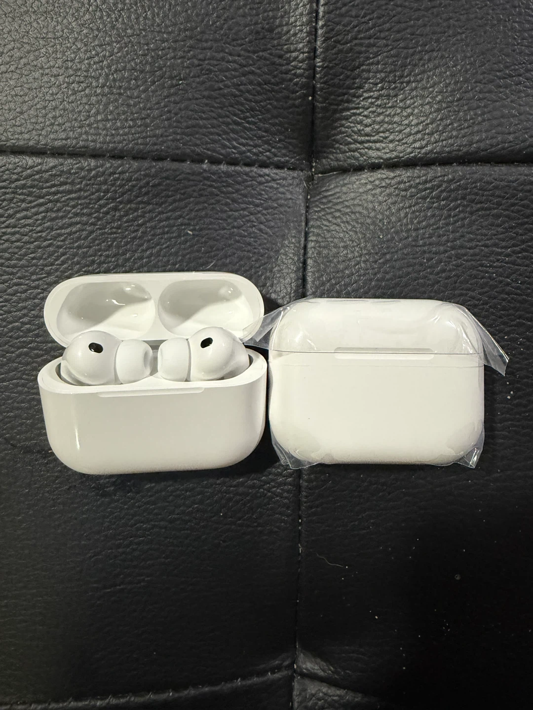 AirPods Pro (2nd Gen) and AirPods 4 - photo 3