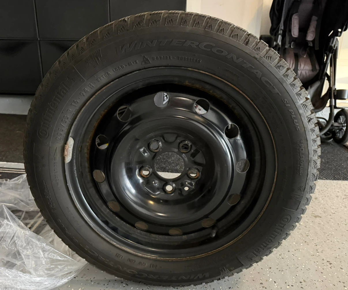 2021 Hyundai Elantra Continental Winter Tires with rims - photo 2