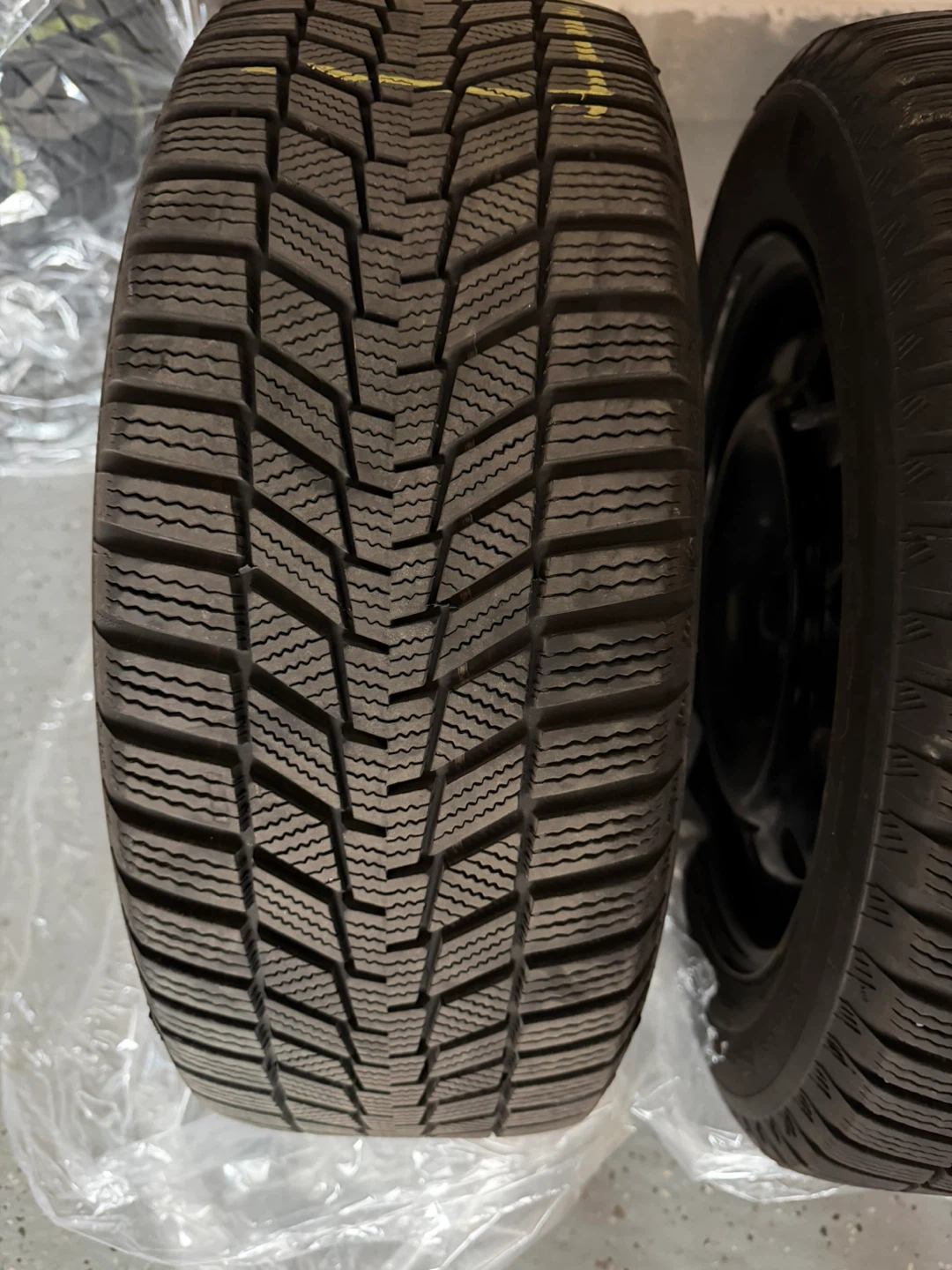 2021 Hyundai Elantra Continental Winter Tires with rims - photo 3