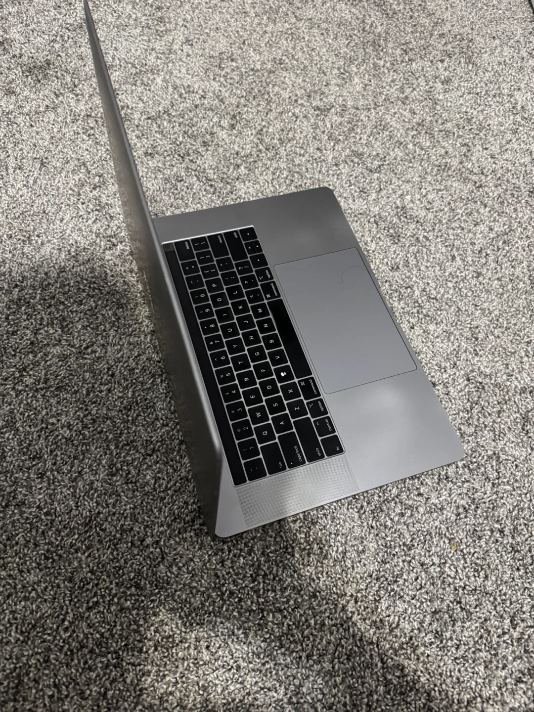 Apple MacBook Pro 2018 15.4’ - photo 3