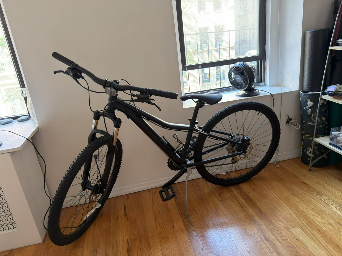 Modern All-Black Mountain Bike (MTB) - Great Condition