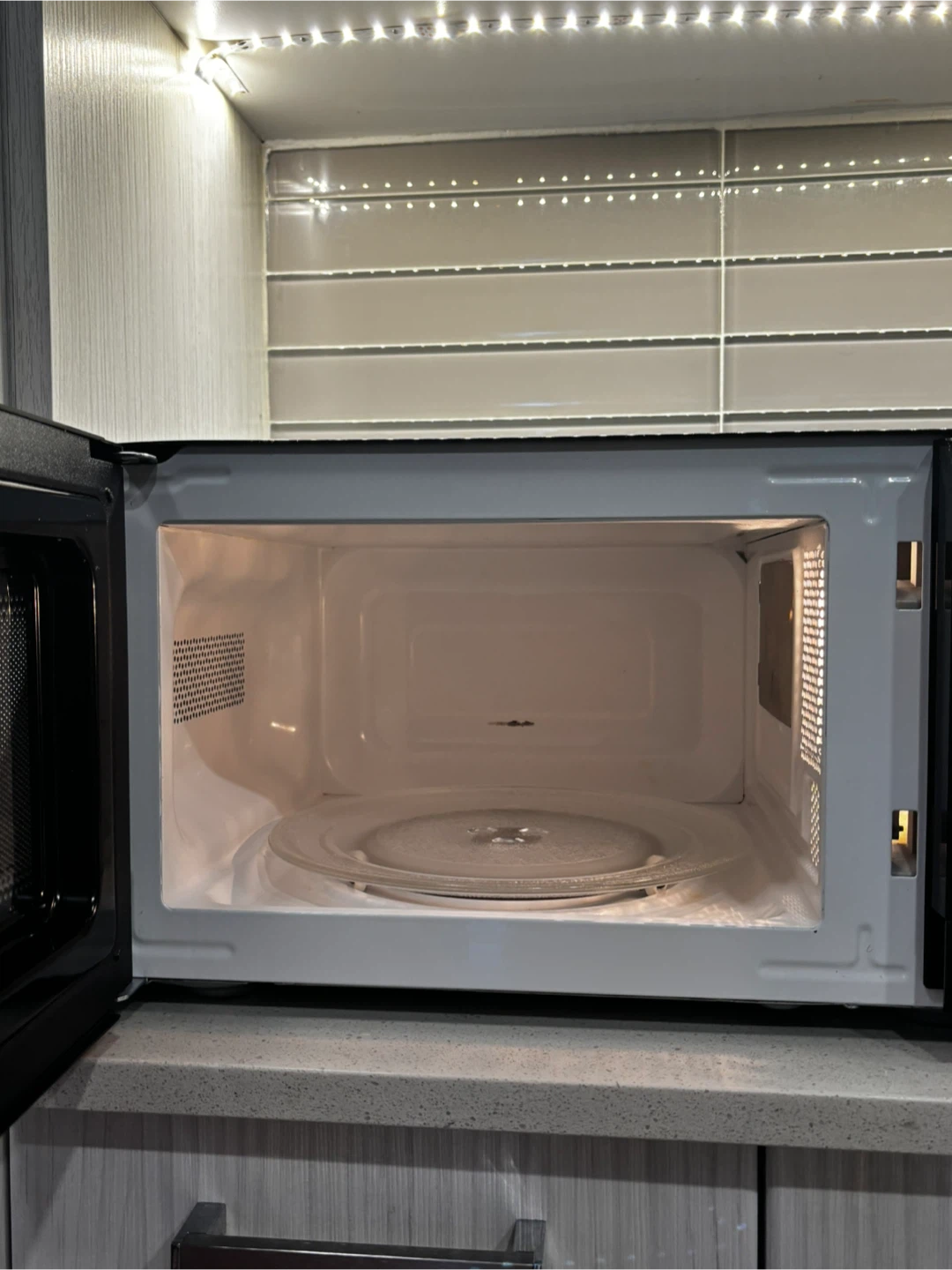 Hamilton Beach Microwave - photo 2