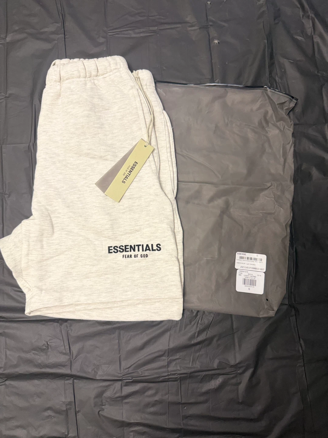 Fear of God Essentials Sweat Shorts Light Oatmeal Size S