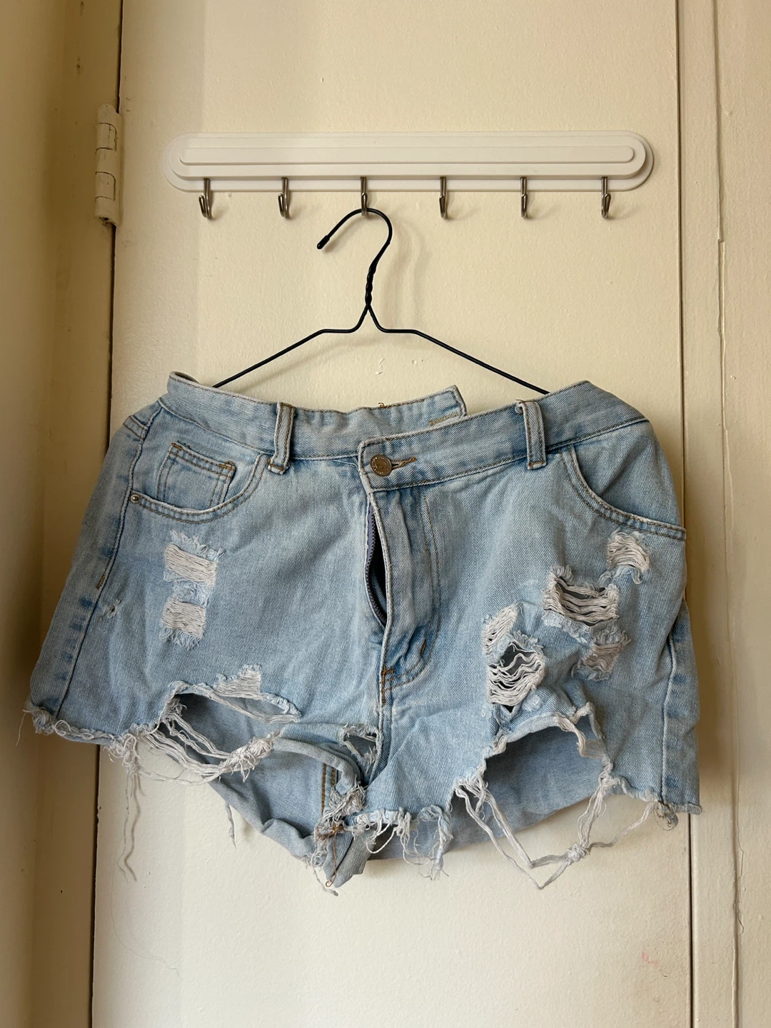 SHEIN Light Wash Ripped Denim Shorts - photo 2