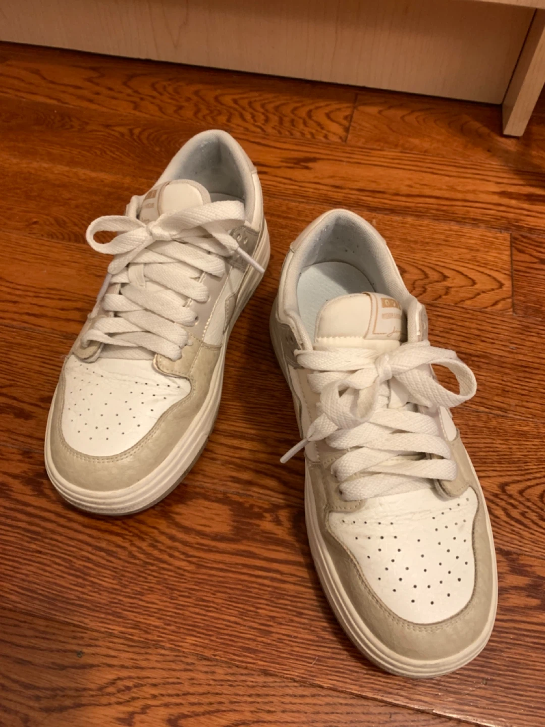 Size 36 Ultra Comfortable Cream Low Top Board Shoes Sneakers