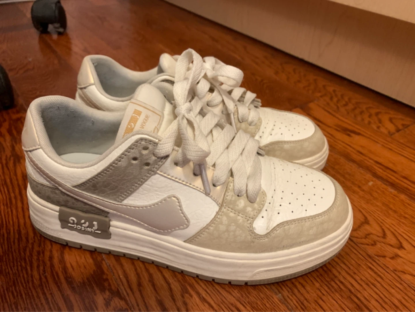 Size 36 Ultra Comfortable Cream Low Top Board Shoes Sneakers - photo 2