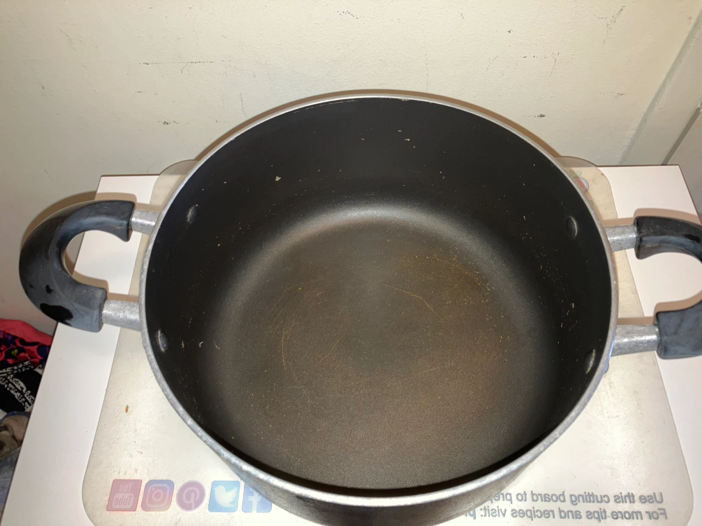 Black Stock Pot with Lid-25 cm diameter - photo 4