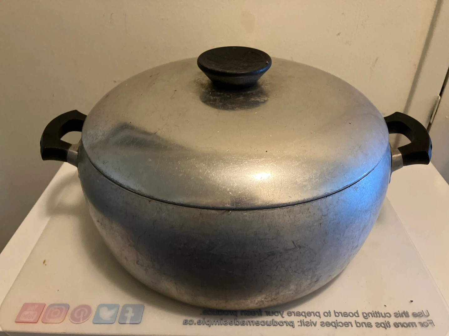 Wear-Ever Aluminum Stock Pot-27 cm diameter