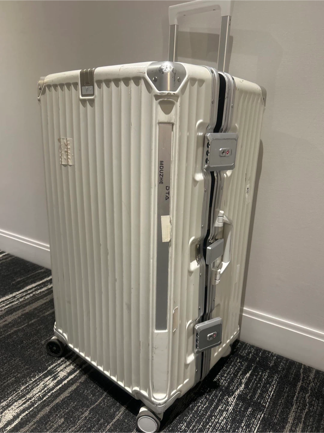 30" Checked Luggage Suitcase - photo 4
