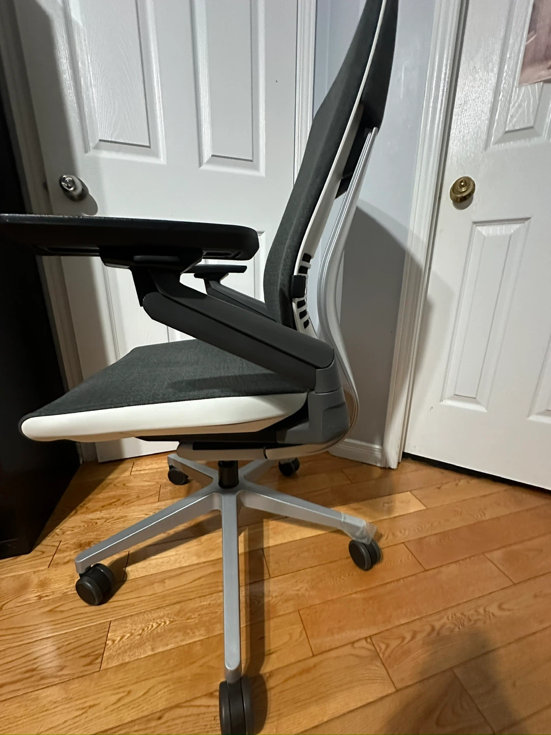 Steelcase Gesture Ergonomic Chair and BRAND NEW Sealed Seat - photo 2