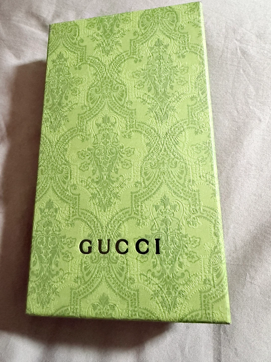 Gucci wallet and chain ( read)