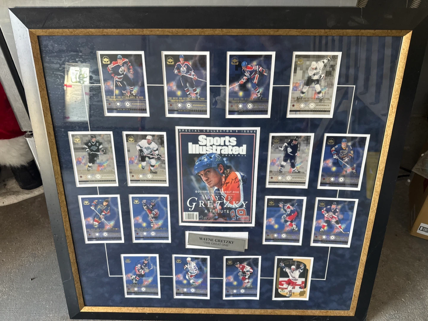 Wayne Gretzky Framed Sports Illustrated Tribute and Hockey Cards - photo 3
