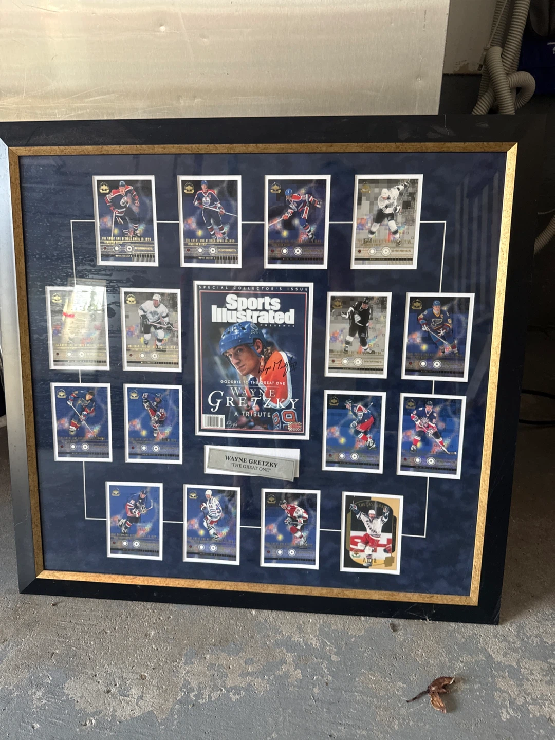 Wayne Gretzky Framed Sports Illustrated Tribute and Hockey Cards - photo 2