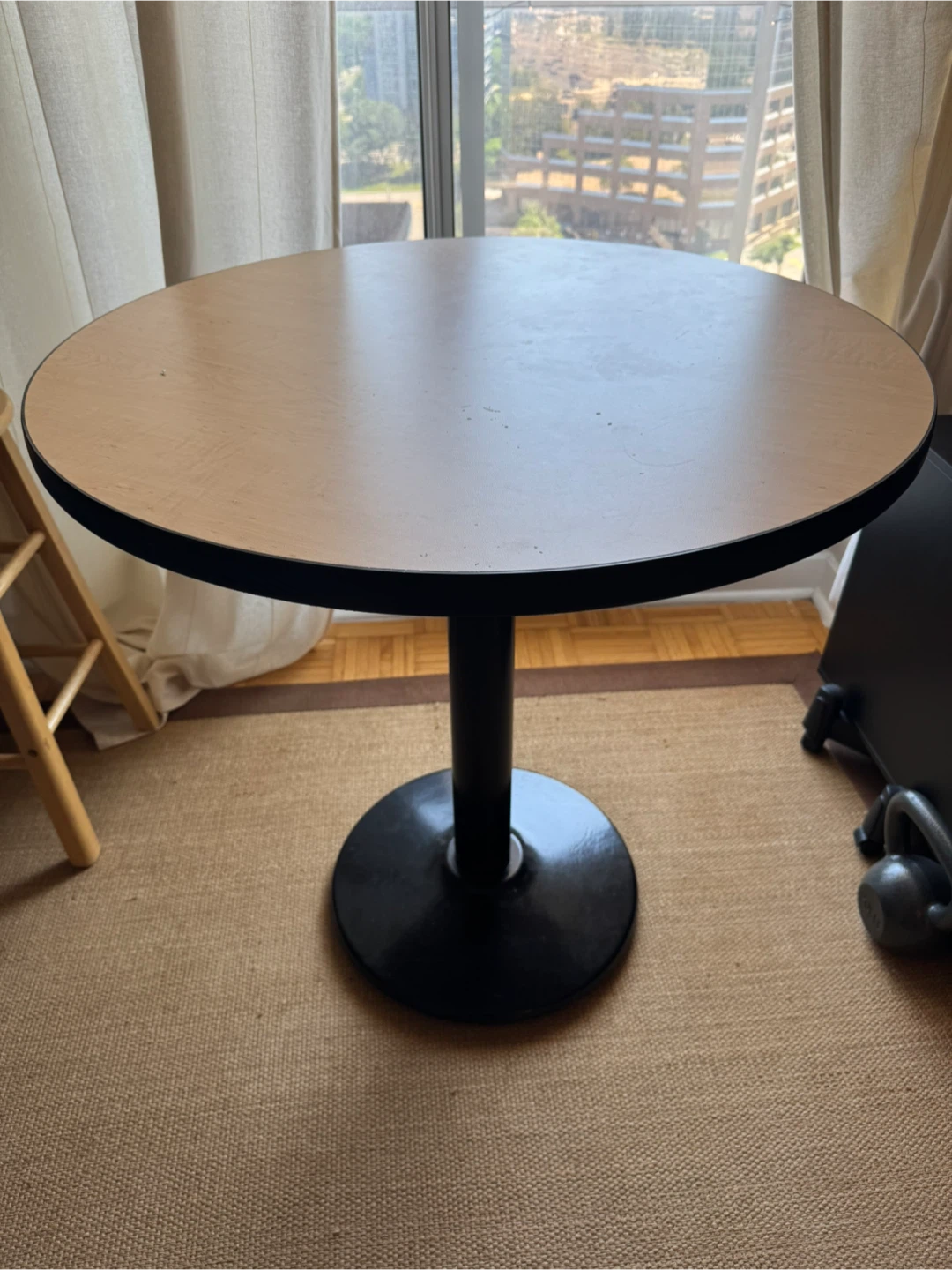 Round Table - photo 3
