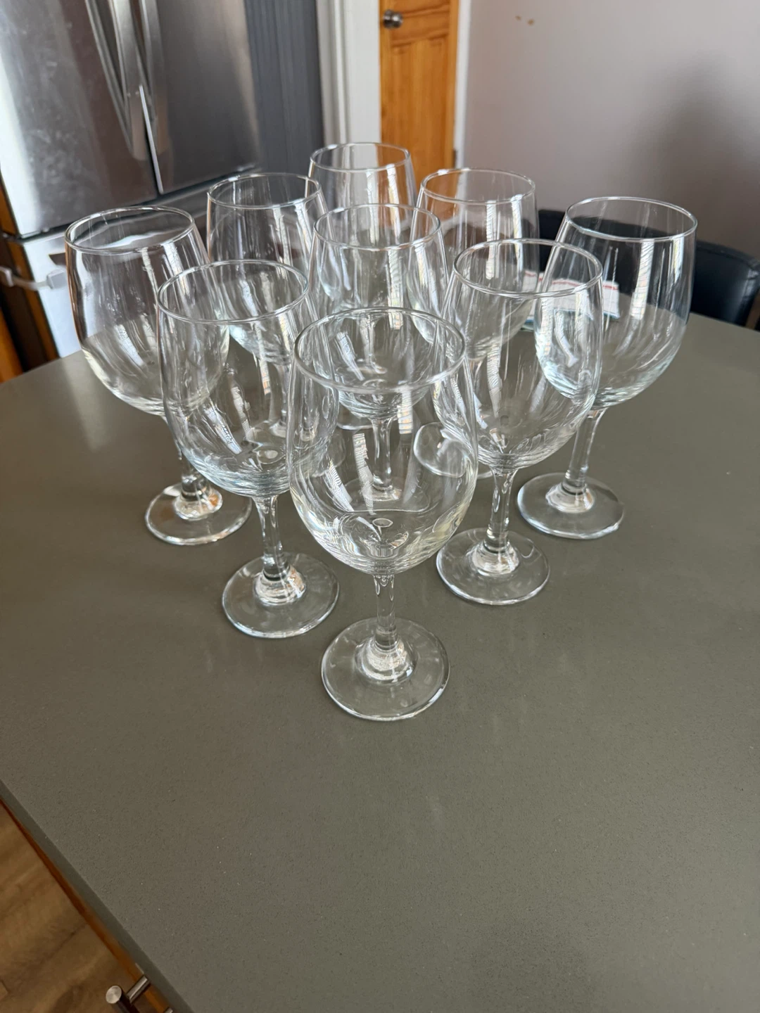 Set of 9 Clear Wine Glasses (large)