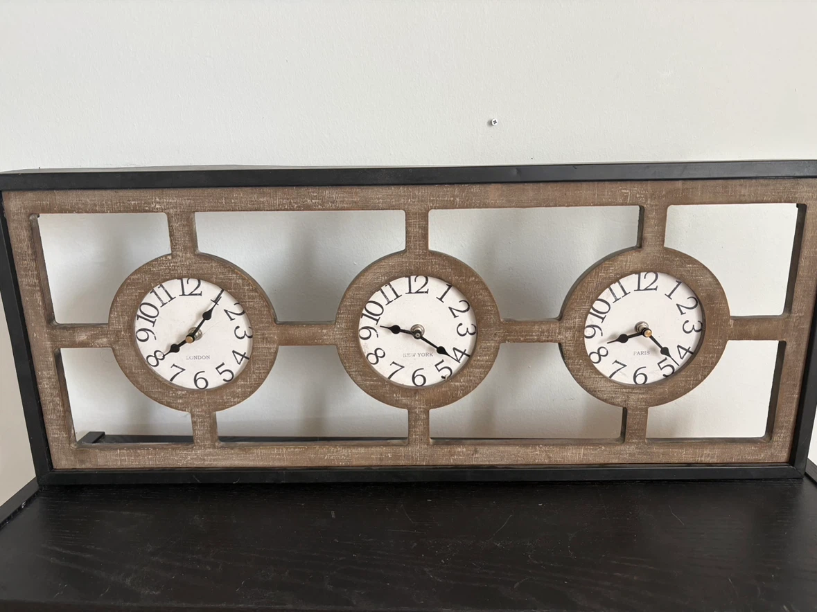 Triple face clock