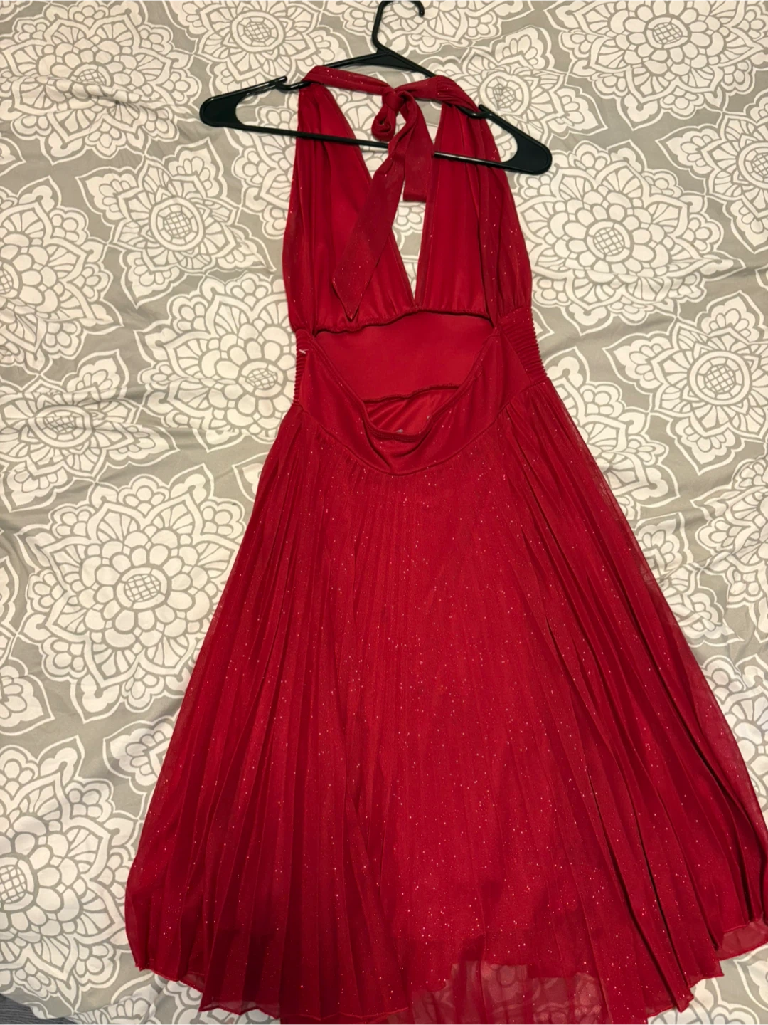 Robe de soirée rouge étincelante à col licou - photo 2