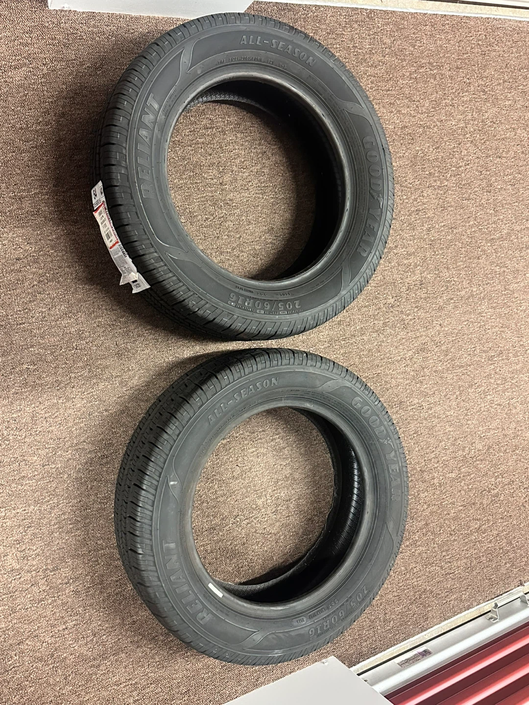 (2) Goodyear Reliant All-Season 205/60R16.  (2023)