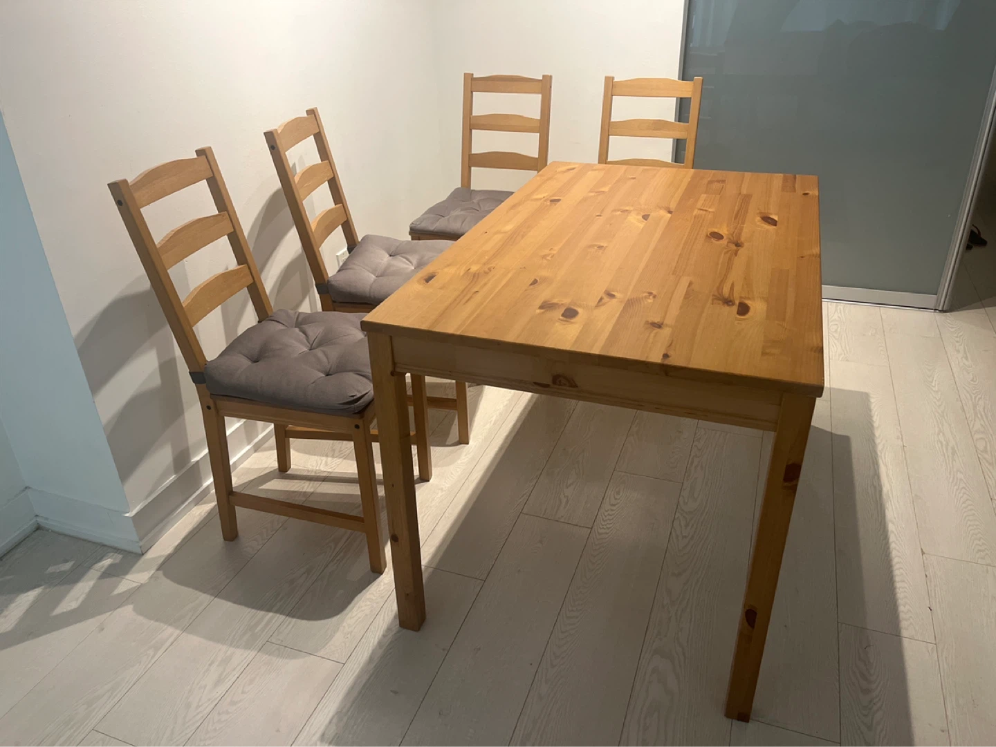 Solid Wood 4-Chair Dining Set (+ Cushions) – Great Condition! - photo 4