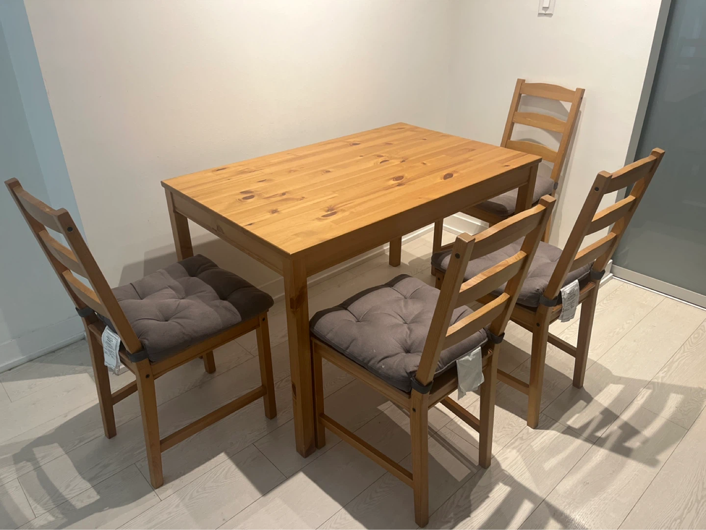 Solid Wood 4-Chair Dining Set (+ Cushions) – Great Condition!