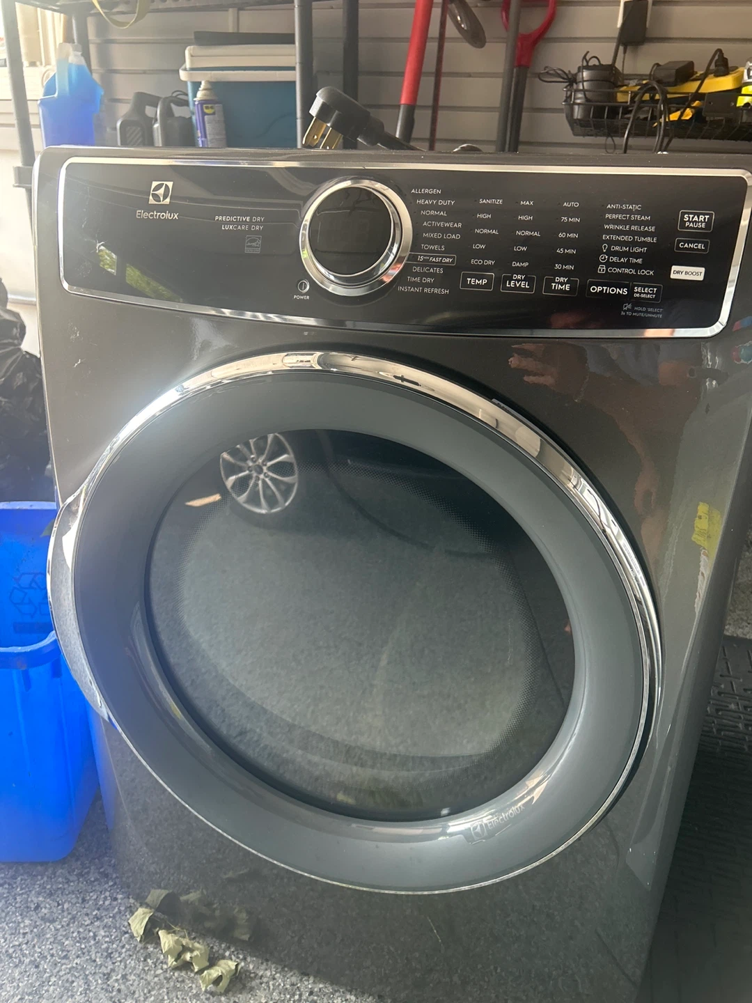 Electrolux dryer. 3 years old.    100 dollars