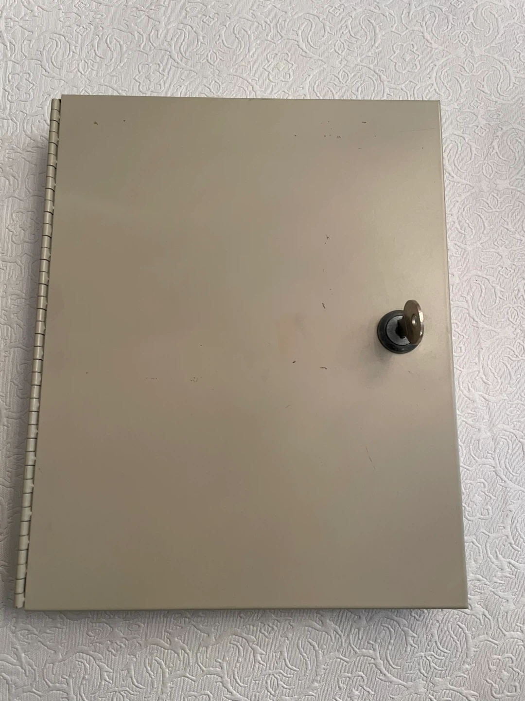 Key Cabinet Box with Lock and Key - photo 2