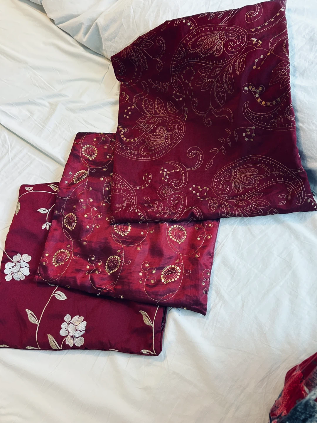 3 Cushion covers w sequins & embroidery - photo 2