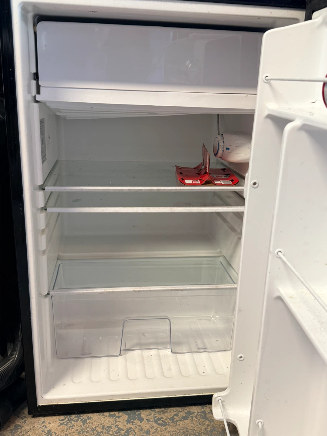 Hamilton Beach Mini Fridge - photo 3