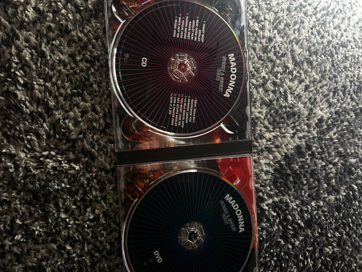 Madonna Sticky & Sweet Tour CD/DVD - photo 3