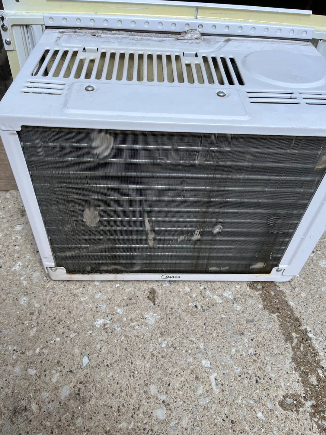 Midea Window Air Conditioner - photo 2