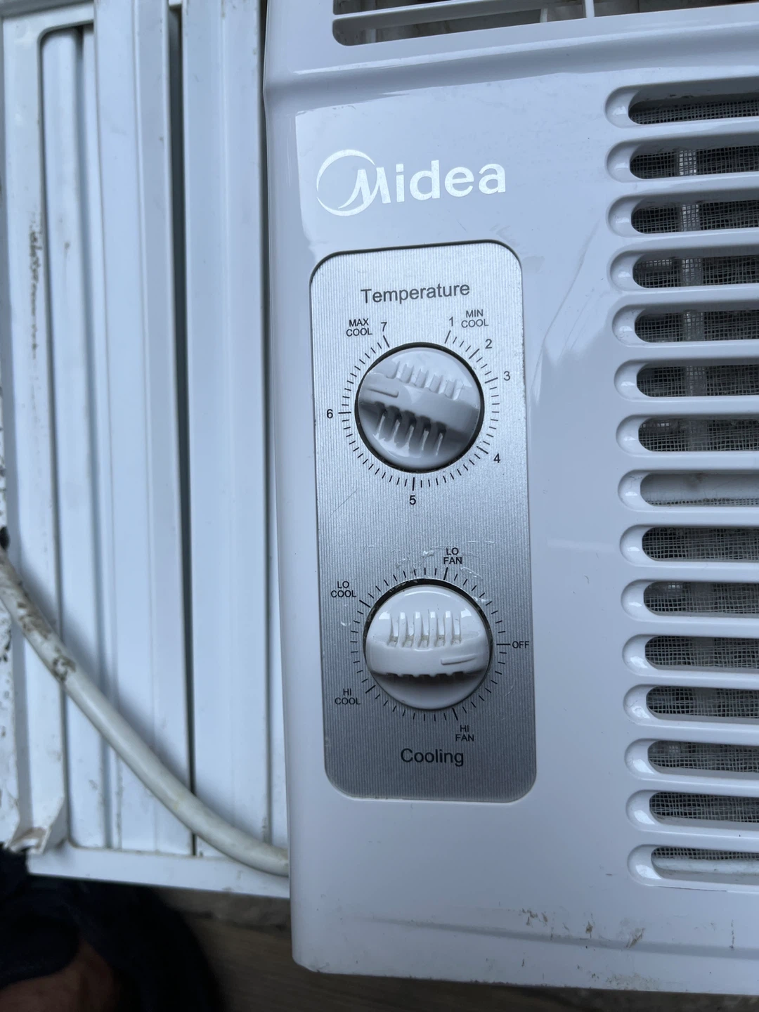 Midea Window Air Conditioner - photo 3