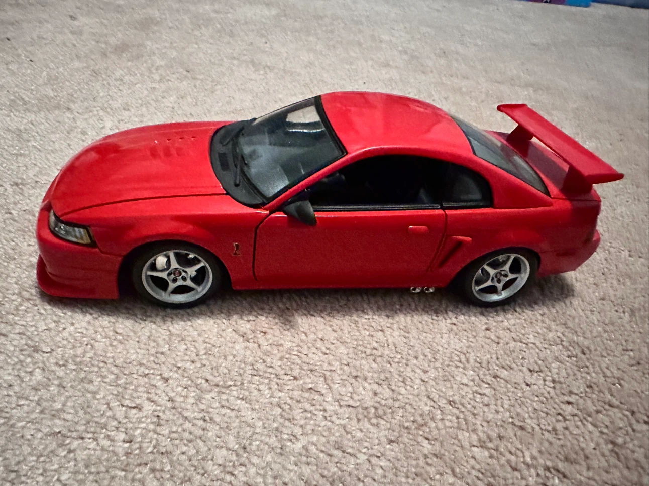 1/18th MAISTO SVT COBRA R 2000 FORD MUSTANG RED - photo 2