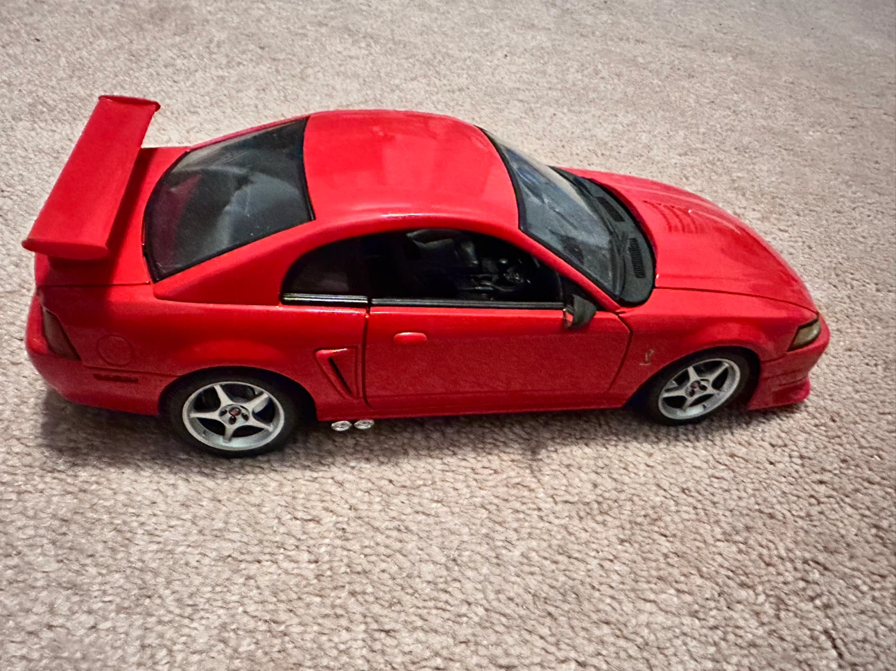 1/18th MAISTO SVT COBRA R 2000 FORD MUSTANG RED - photo 3