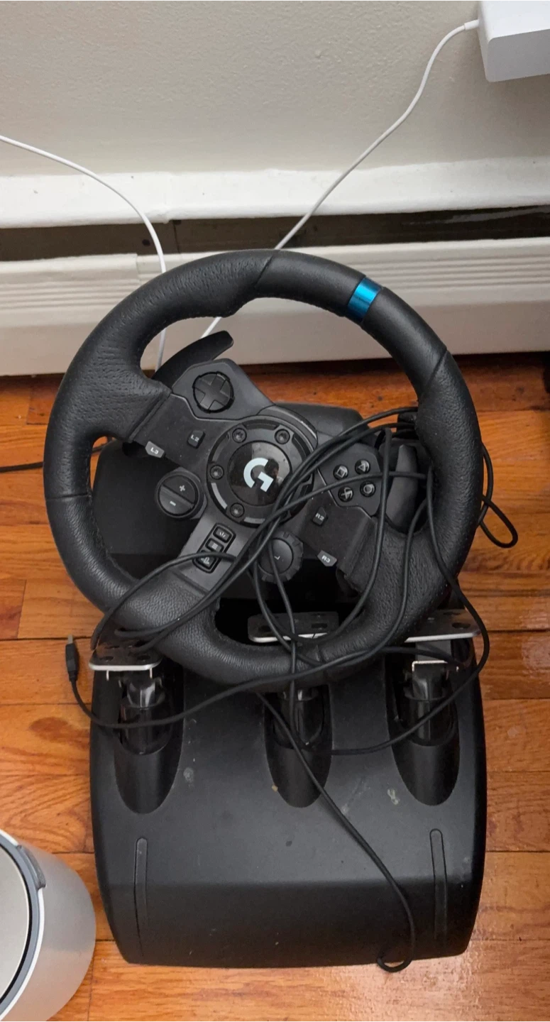 Logitech G29 Driving Force Racing Wheel and Pedals