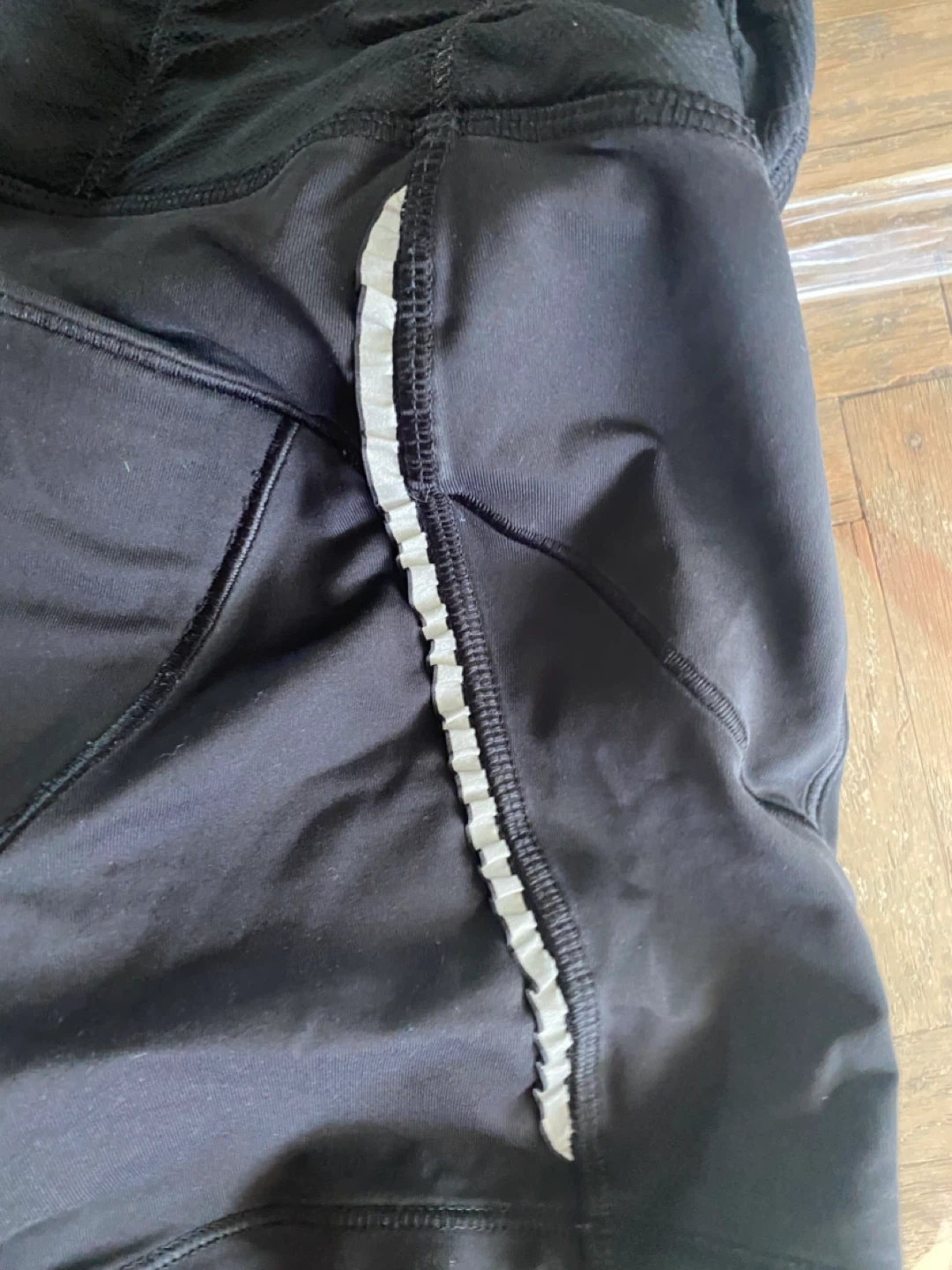 Lululemon Black cycling Shorts Size 4 - photo 3