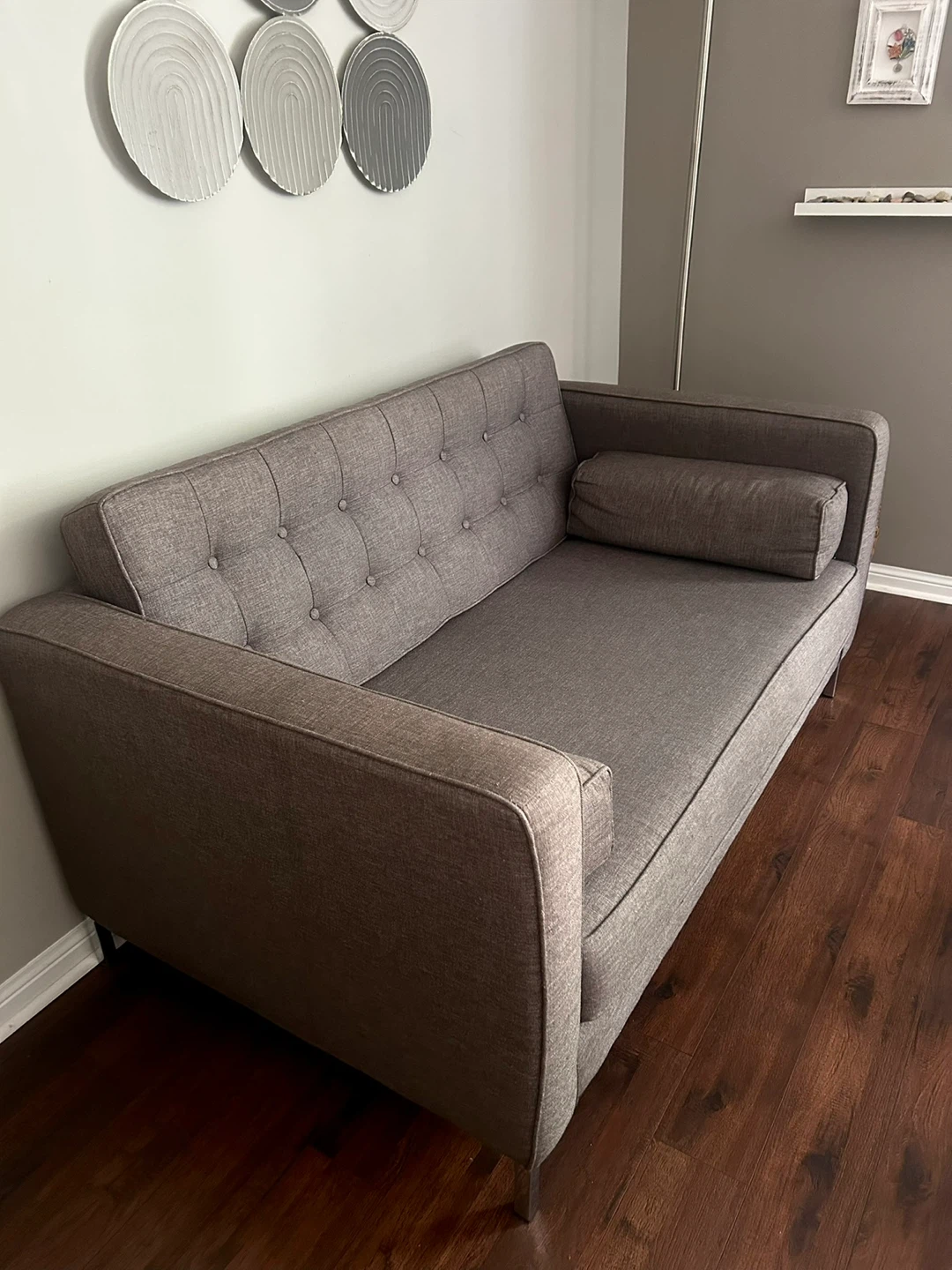Umbra Modern Grey Loveseat Sofa - Beautiful Design - photo 2