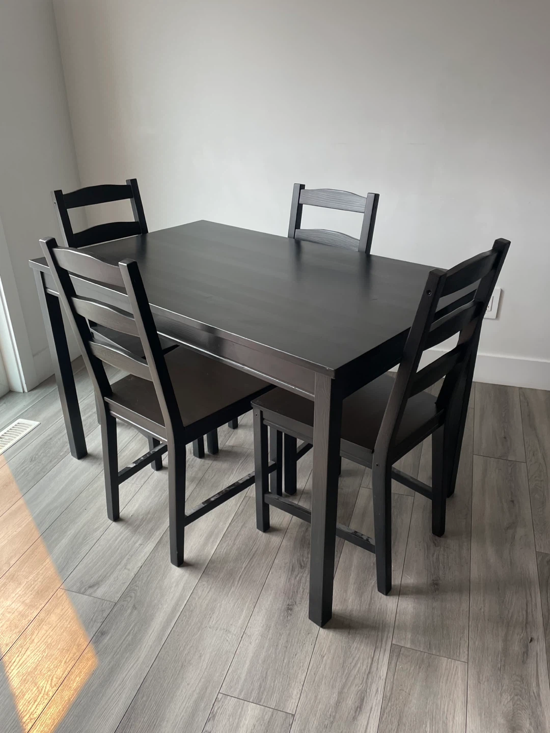 Dining Table & Chairs