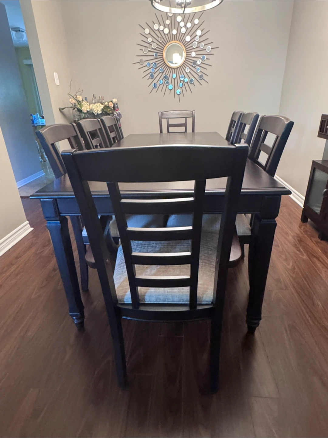 Expandable Dining Table with 8 chairs