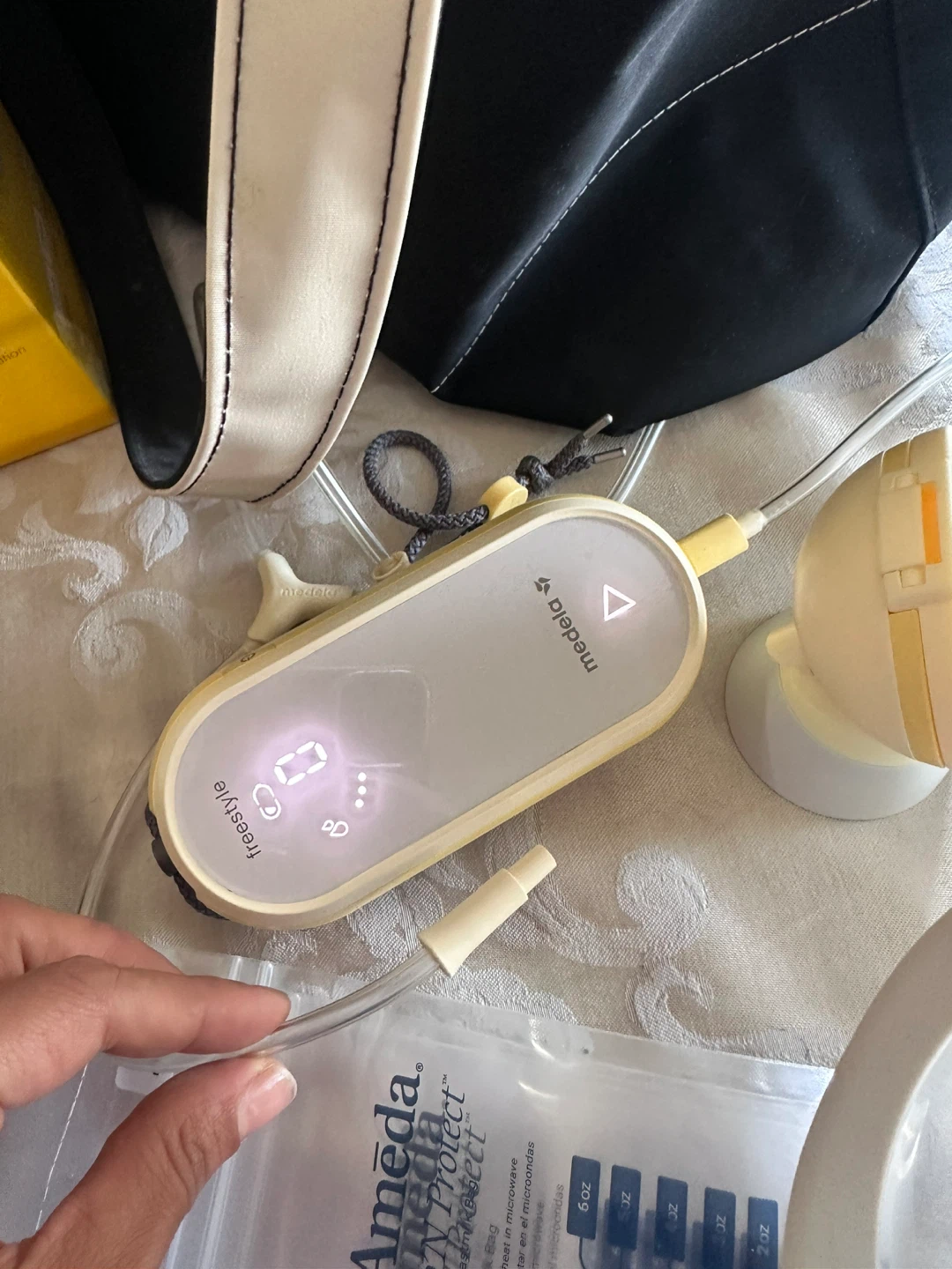 Medela Freestyle Flex Double Electric Breast Pump with Bag - photo 2