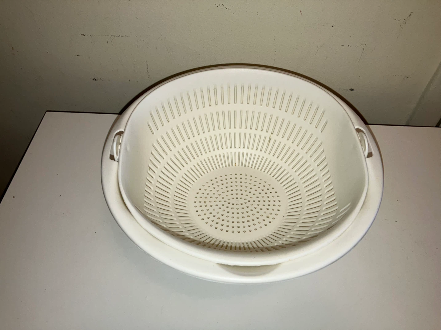 White Plastic Colander Set-7” Diameter